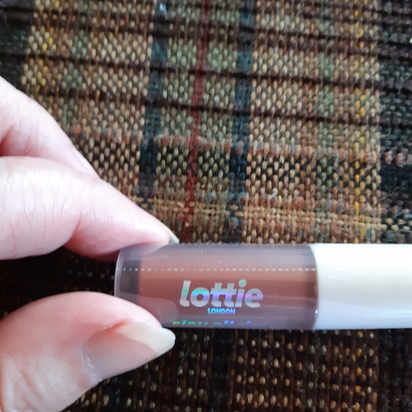 Ipsy Bag and four items - Picture 4 of 10